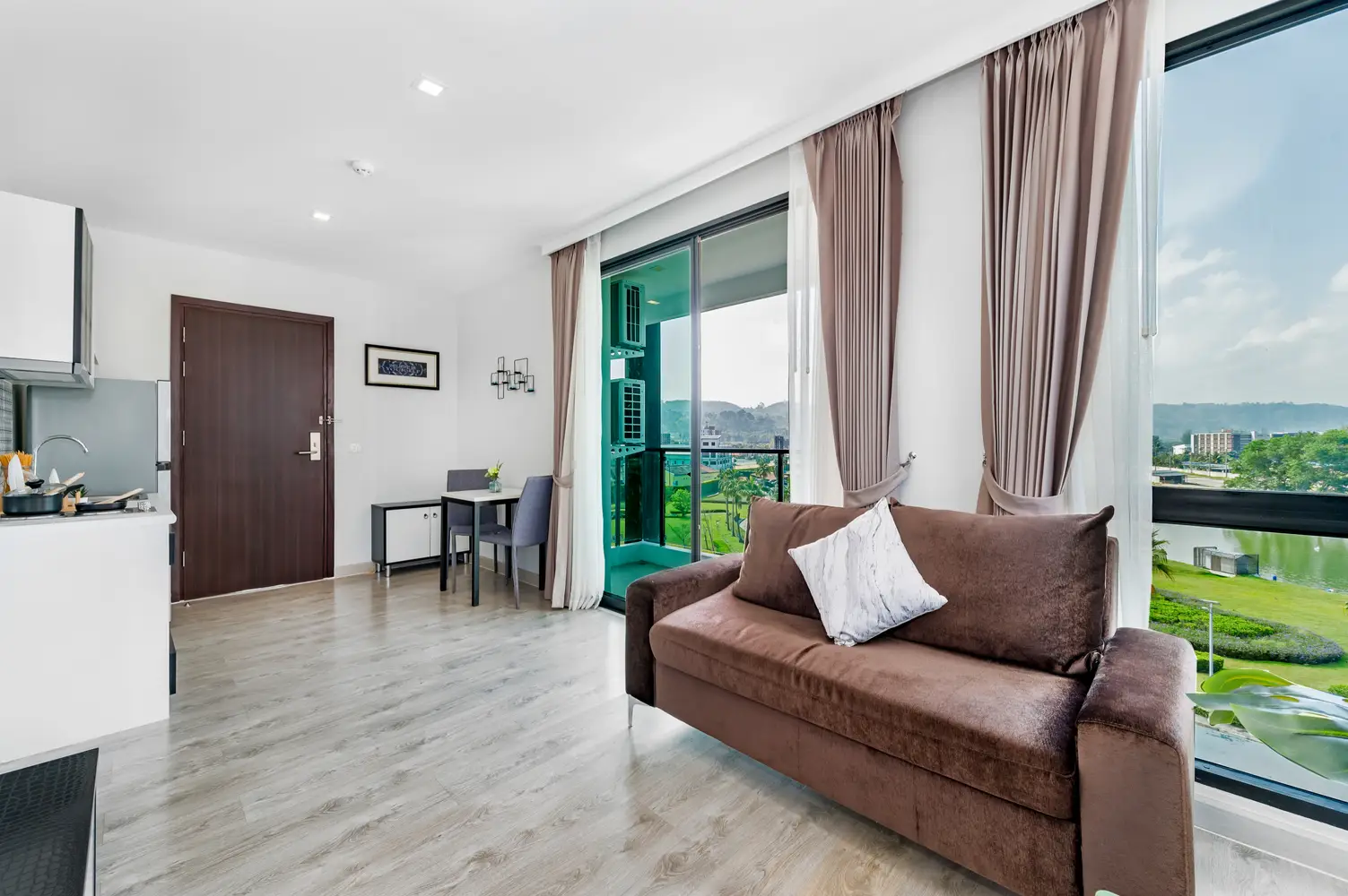 Royal Lee Terminal bedrooms 1 square 37.35