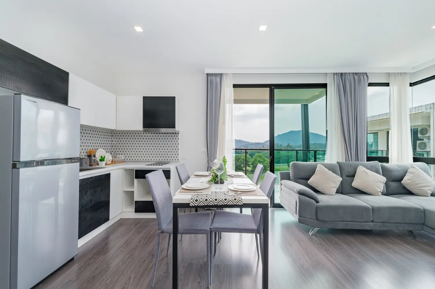 Royal Lee Terminal bedrooms 2 square 67