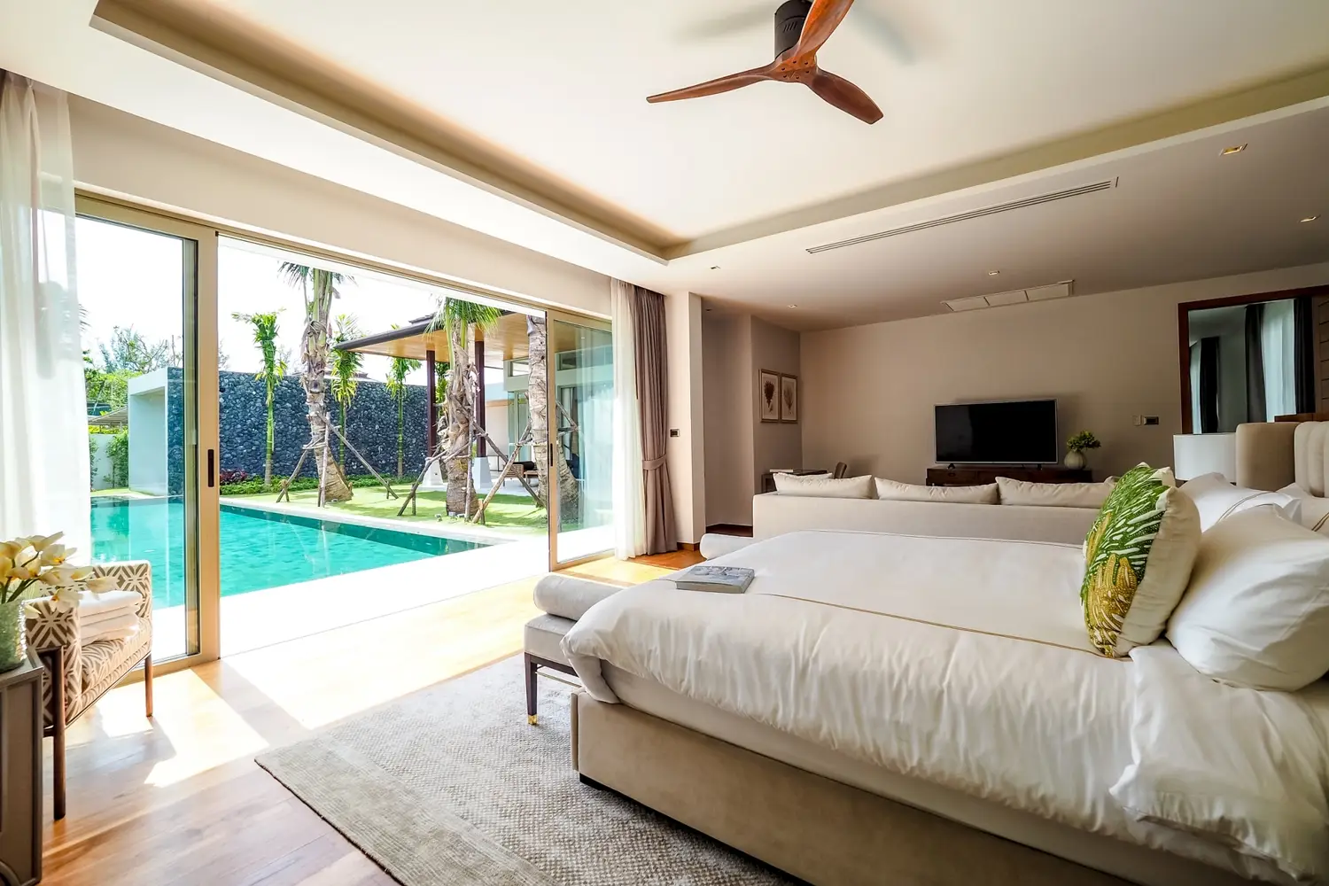 Four Seasons bedrooms 4 square 450