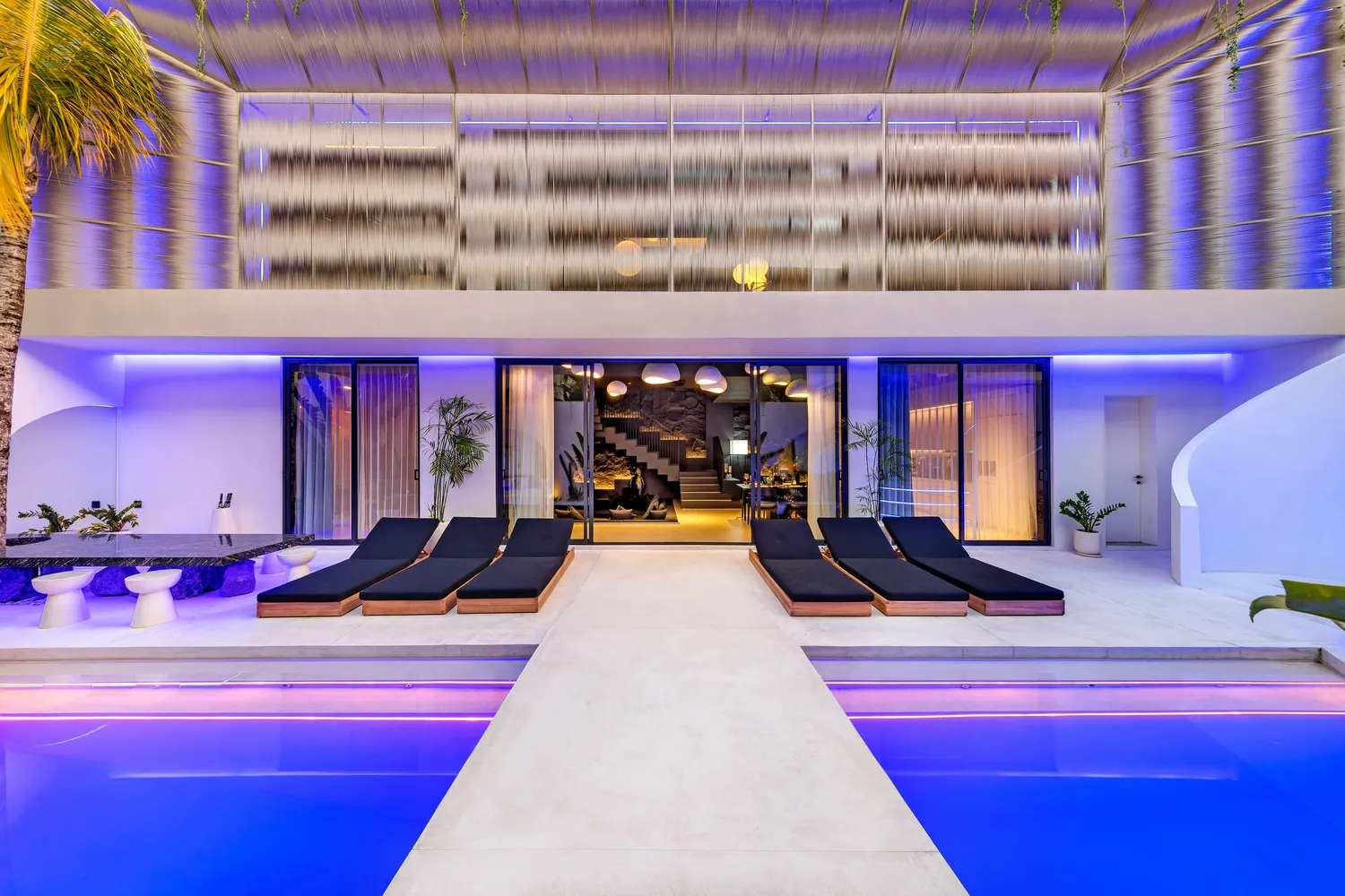 WHITE VILLAS bedrooms 4 square 313