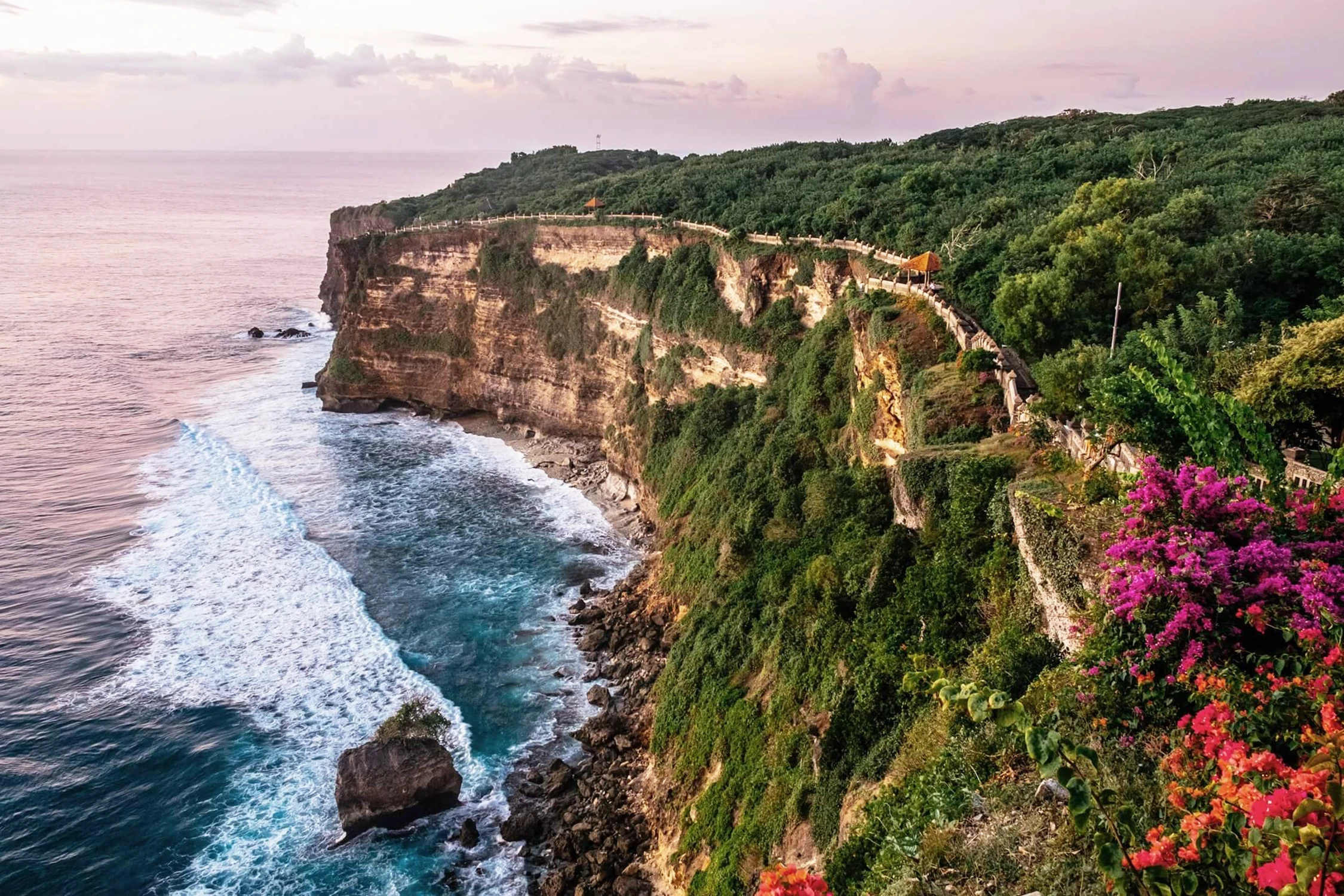 Investment real estate for sale in Bali: premium beachfront villas and apartments in Uluwatu and Berawa