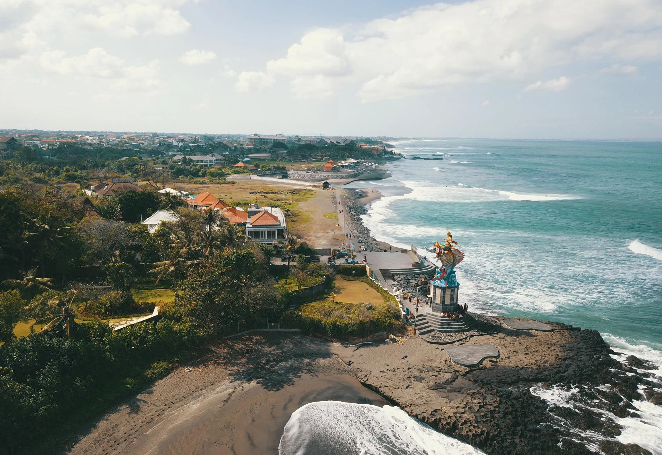 Buy a first-line oceanfront plot in Pererenan for a private villa construction — an exclusive offer of luxury real estate in Bali